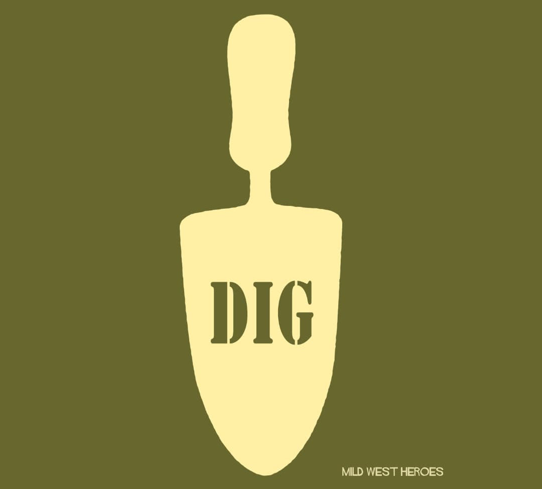 detail of Dig organic cotton t-shirt on green